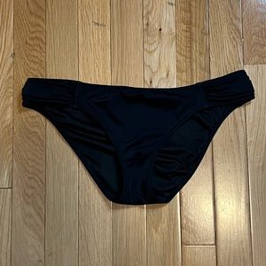 NWOT Victoria’s Secret Knockout Side Ruched Bikini, Medium